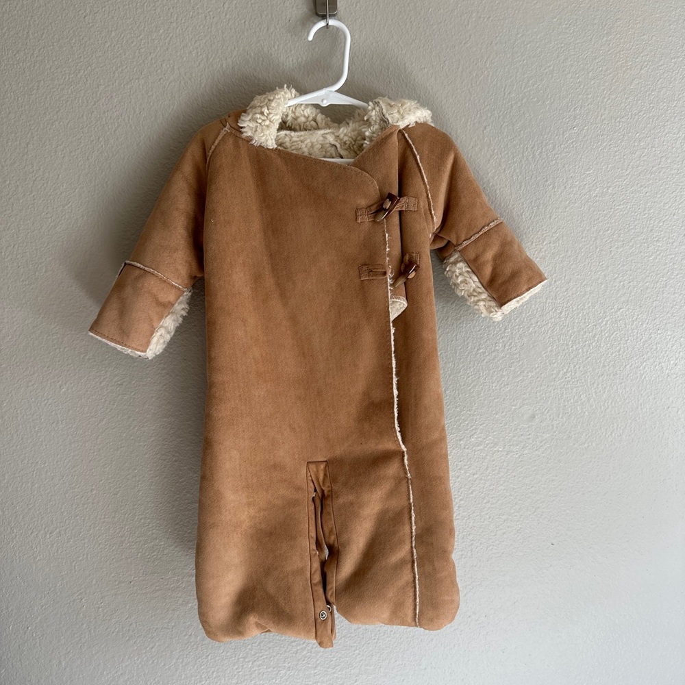 Baby Gap Y2K winter suede and Sherpa fleece snow bunting size 3-6 months baby